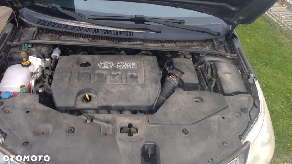 Toyota Avensis 1.8 Luna - 11