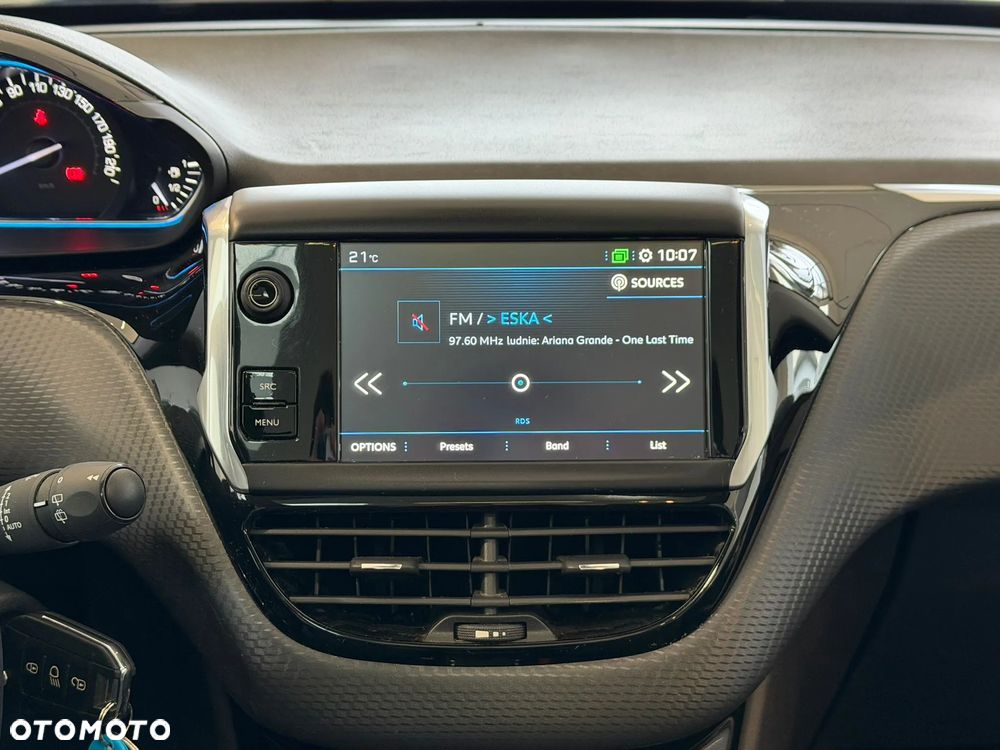 Peugeot 2008 1.2 Pure Tech GPF Allure S&S EAT6 - 19