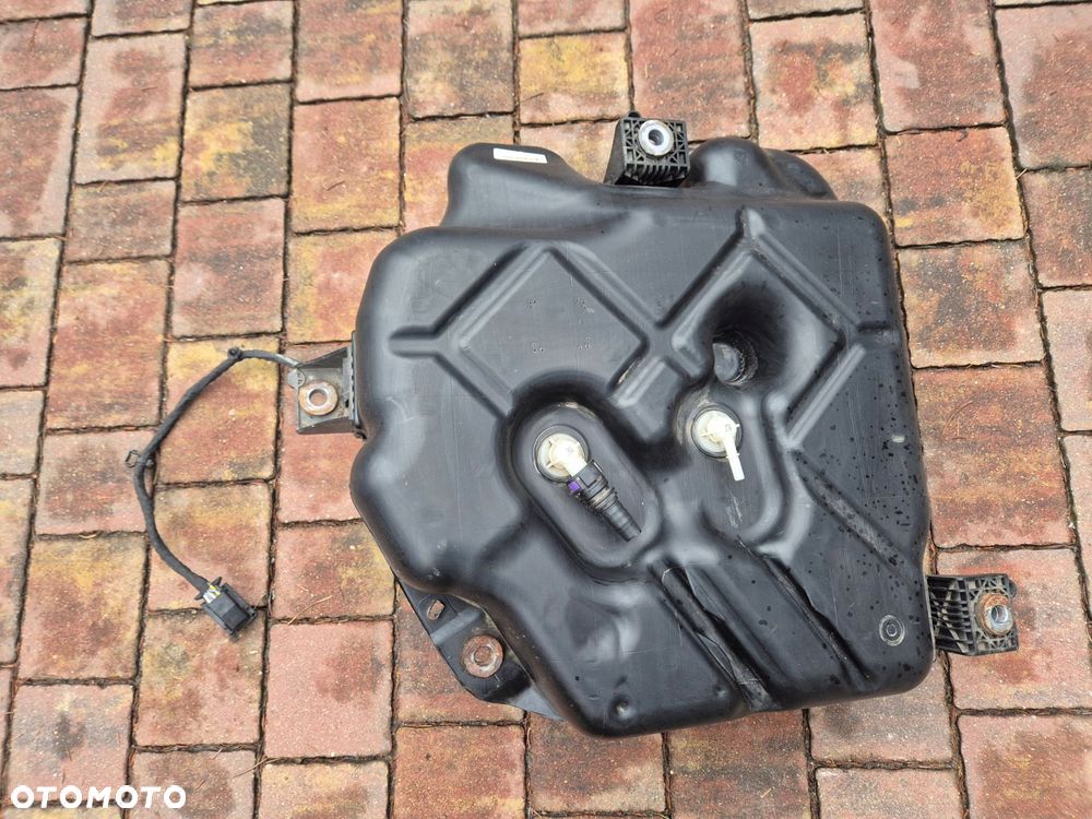 zbiornik pompa adblue porsche macan 95b 3.0d 8r0131877 - 1