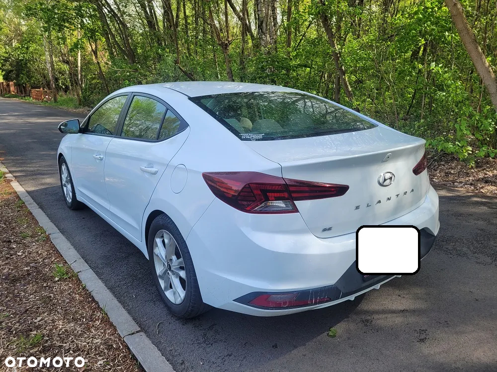 Hyundai Elantra - 4