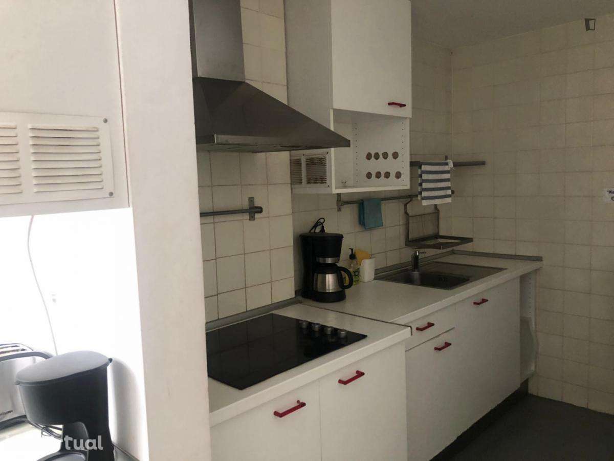 Quarto - localizado em Intendente Lisbon - Grande imagem: 3/12