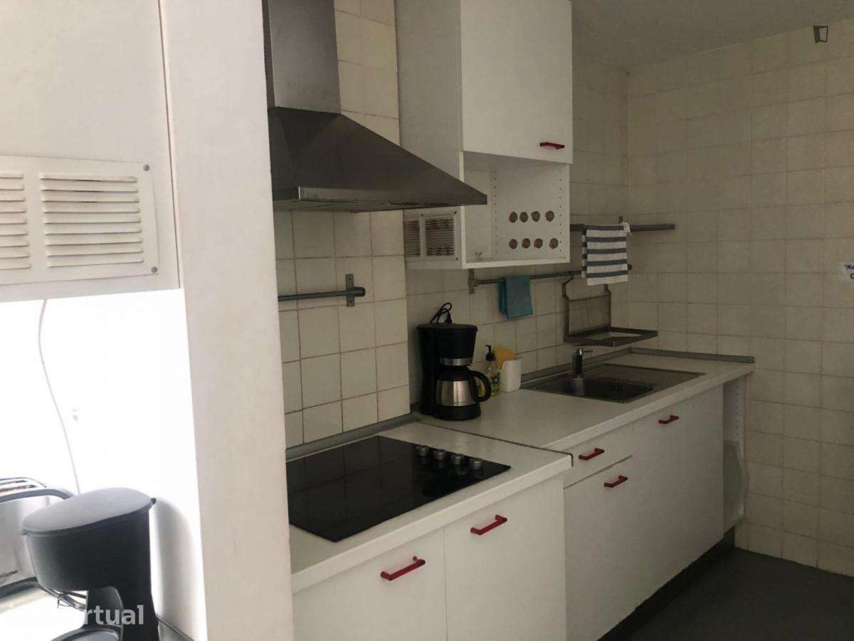 Quarto - localizado em Intendente Lisbon - Grande imagem: 3/12