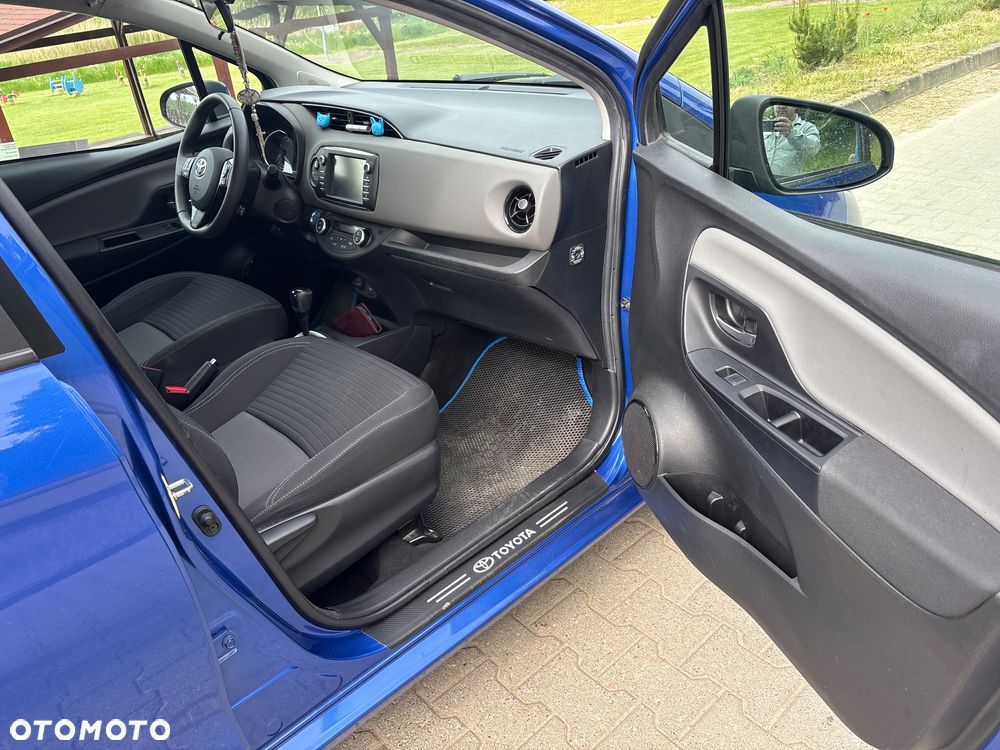 Toyota Yaris Hybrid 100 Selection - 10
