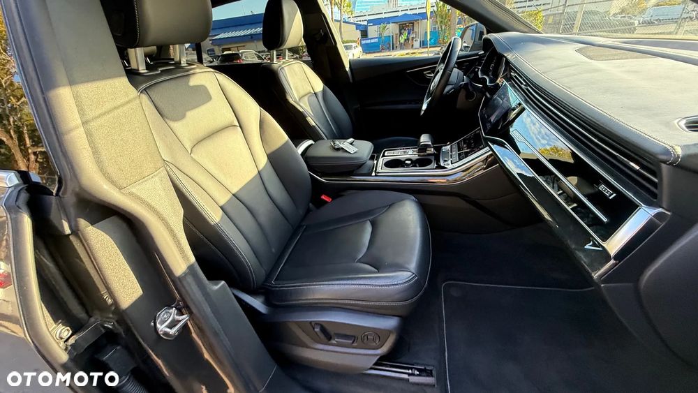 Audi Q8 55 TFSI quattro tiptronic - 12