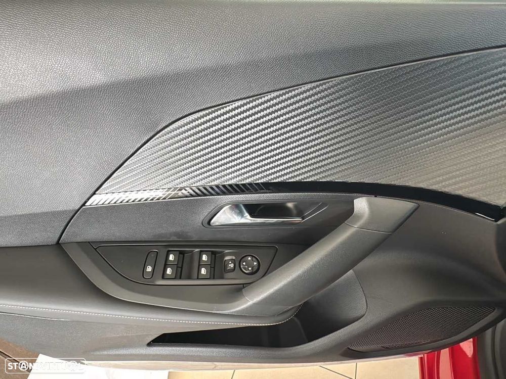 Peugeot 2008 1.2 PureTech Allure - 12