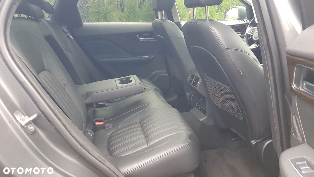 Jaguar F-Pace 20d AWD Prestige - 35