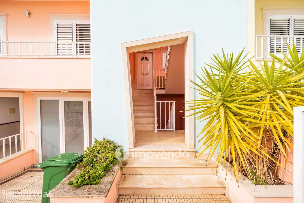 Andar de Moradia T2 Duplex, com garagem e logradouro, no Seixal - Grande imagem: 2/60