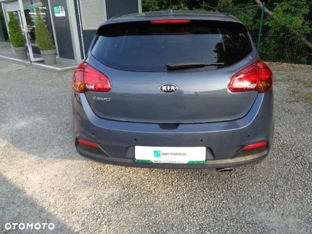Kia Ceed 1.4 CVVT Dream Team Edition - 4
