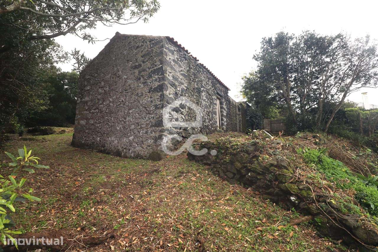 Terreno com 7040m2 - Rabo de Peixe - Ribeira Grande - Grande imagem: 4/24