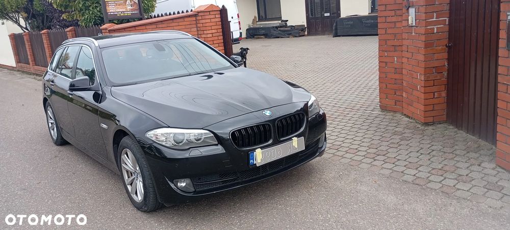 BMW 5 Series 2011 photo 2