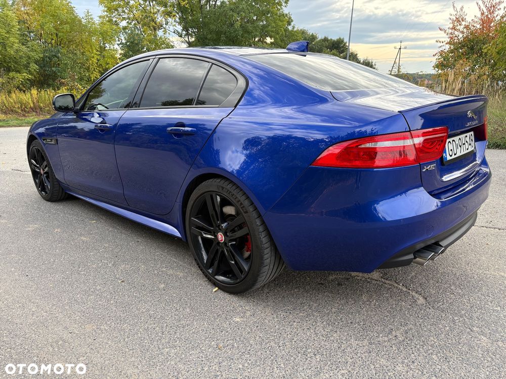 Jaguar XE - 12
