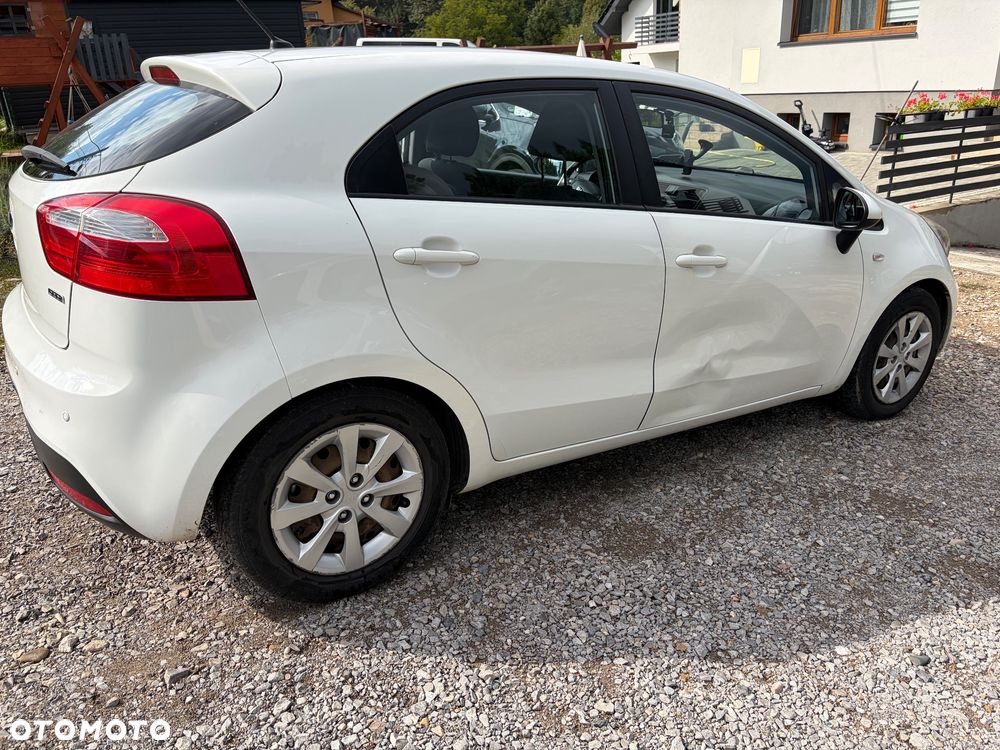 Kia Rio 1.1 crdi M - 10