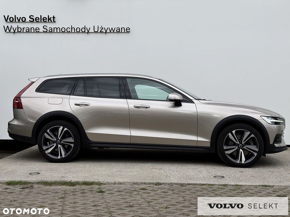 Volvo V60 Cross Country - 6