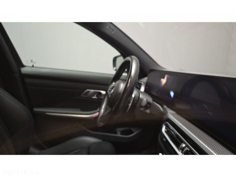 BMW Seria 3 320d xDrive M Sport - 27