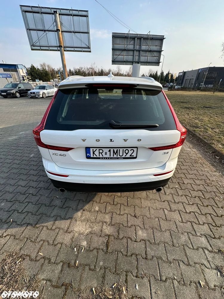 Volvo XC 60 T4 Momentum Pro - 22