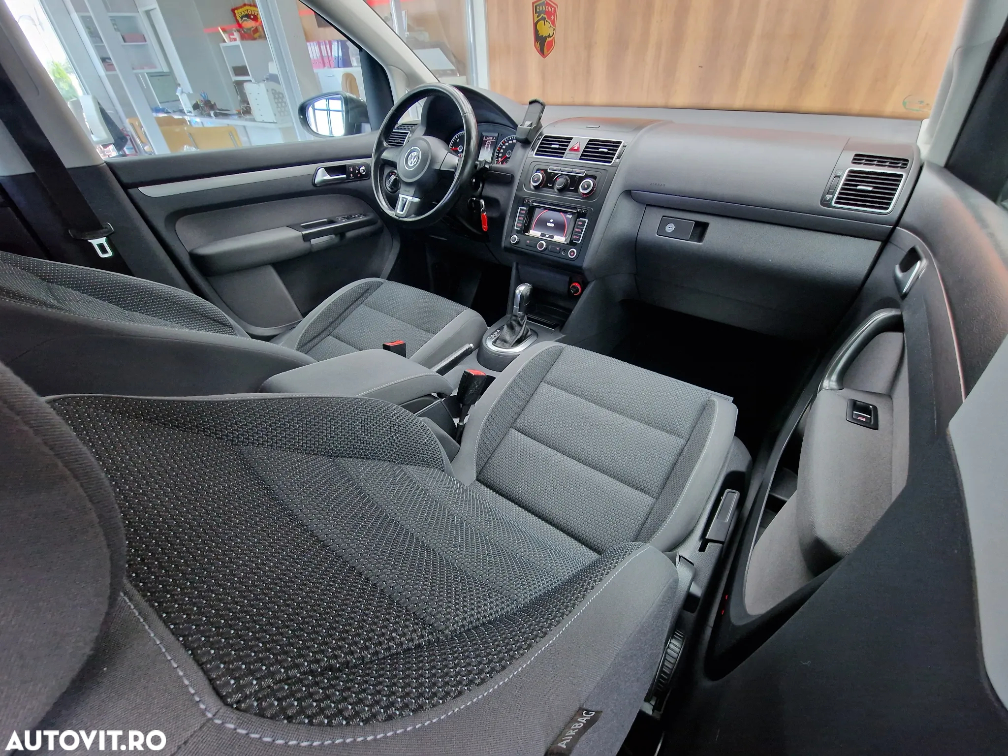 Volkswagen Touran 2.0 TDI DSG Trendline - 15