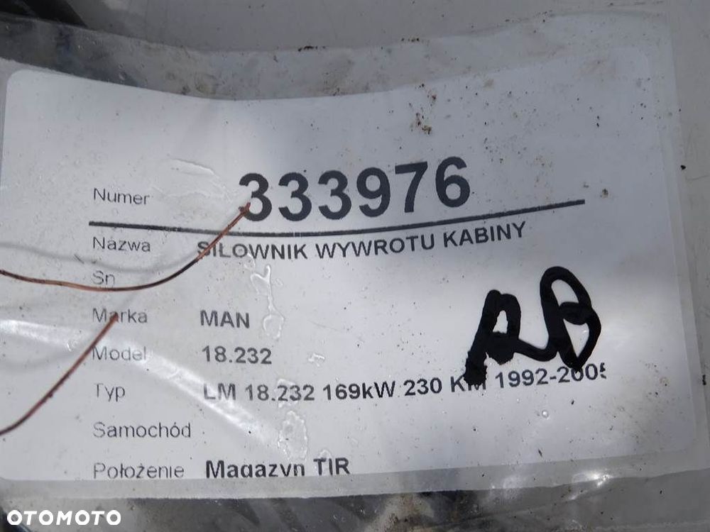 SIŁOWNIK WYWROTU KABINY - 5