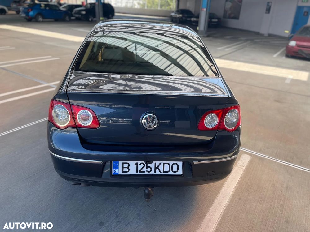 Volkswagen Passat 2.0 TDI DPF Highline - 9