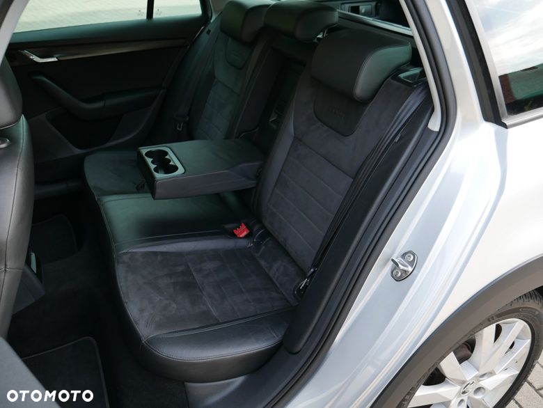 Skoda Octavia 2.0 TDI 4x4 DSG Scout - 35