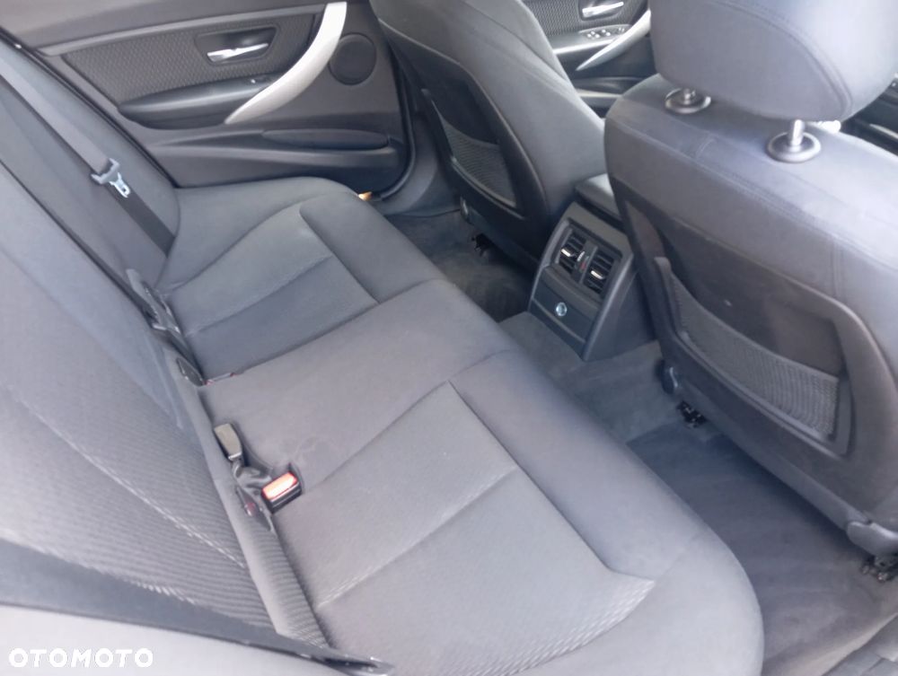 BMW Seria 3 320d DPF - 30