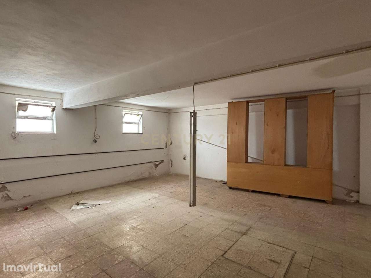 Armazém com grande área em Portimão - Grande imagem: 2/5