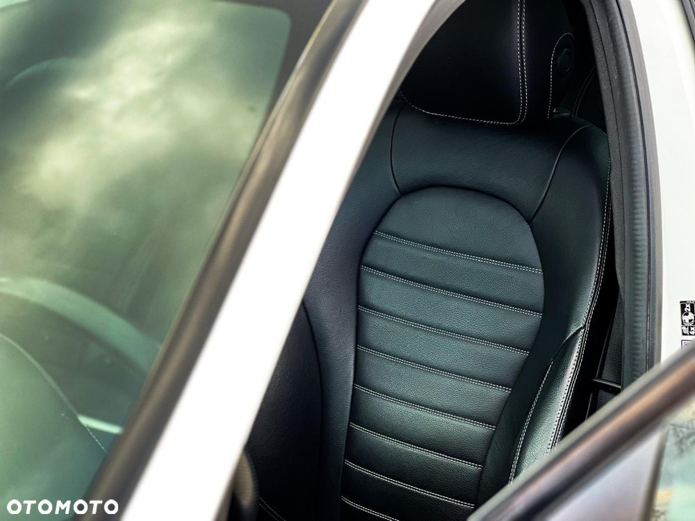 Mercedes-Benz Klasa C AMG 43 4Matic 9G-TRONIC - 23
