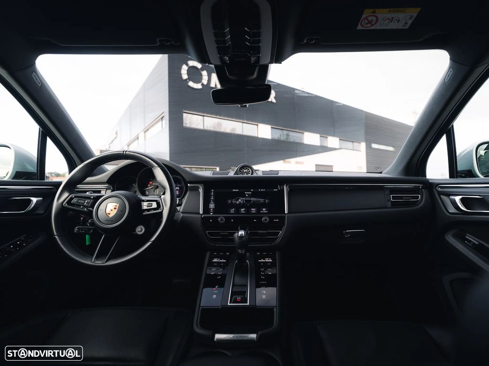 Porsche Macan T - 13