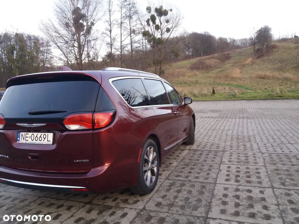 Chrysler Pacifica - 4