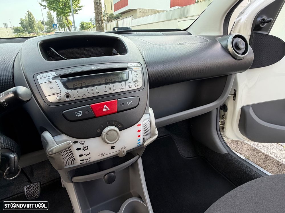 Peugeot 107 1.0 Millesim 200 - 11