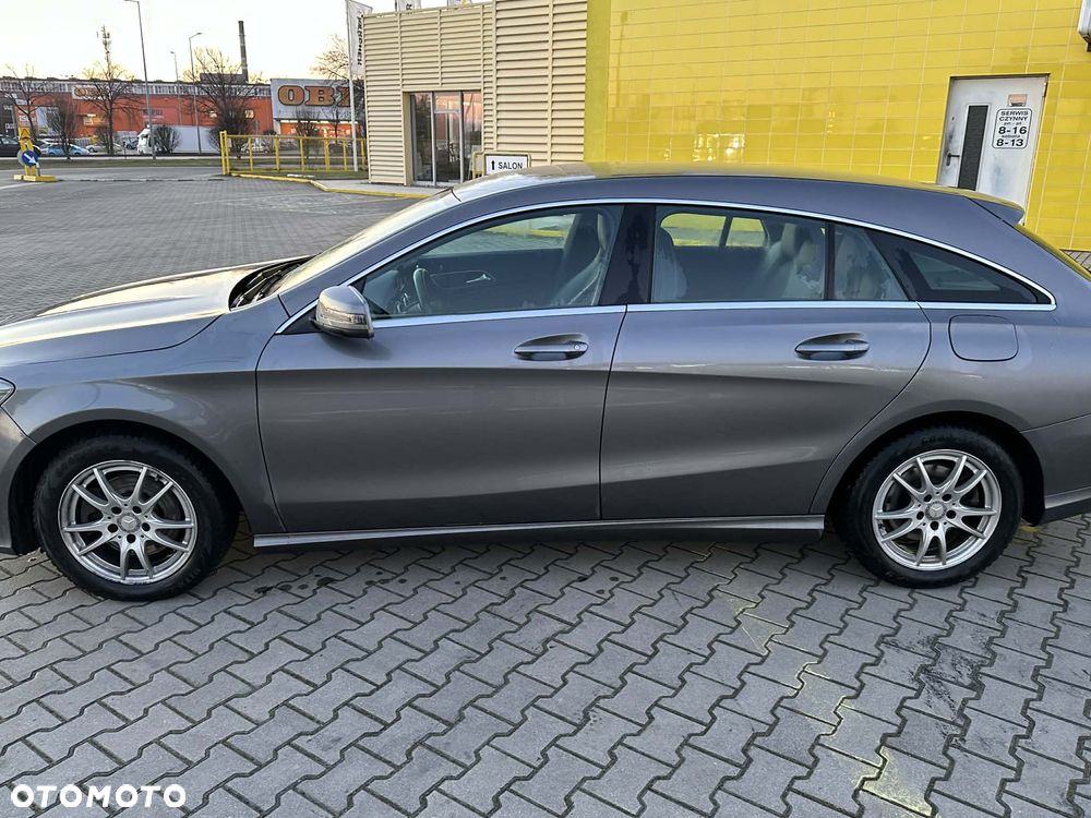 Mercedes-Benz CLA 180 7G-DCT UrbanStyle Edition - 4