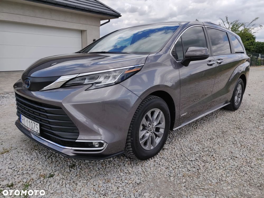 Toyota Sienna - 1