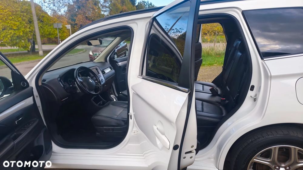Mitsubishi Outlander 2.0 4WD Top - 14
