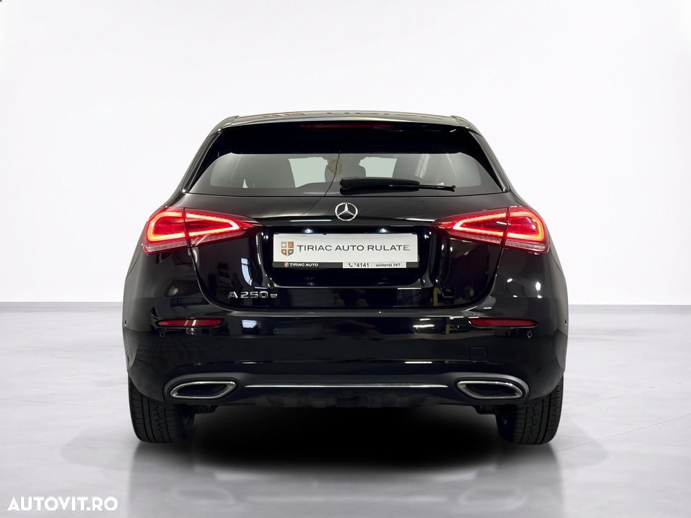Mercedes-Benz A 250 e Sedan 8G-DCT AMG Line - 5