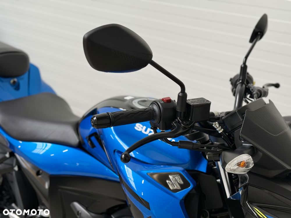 Suzuki GSX - 12