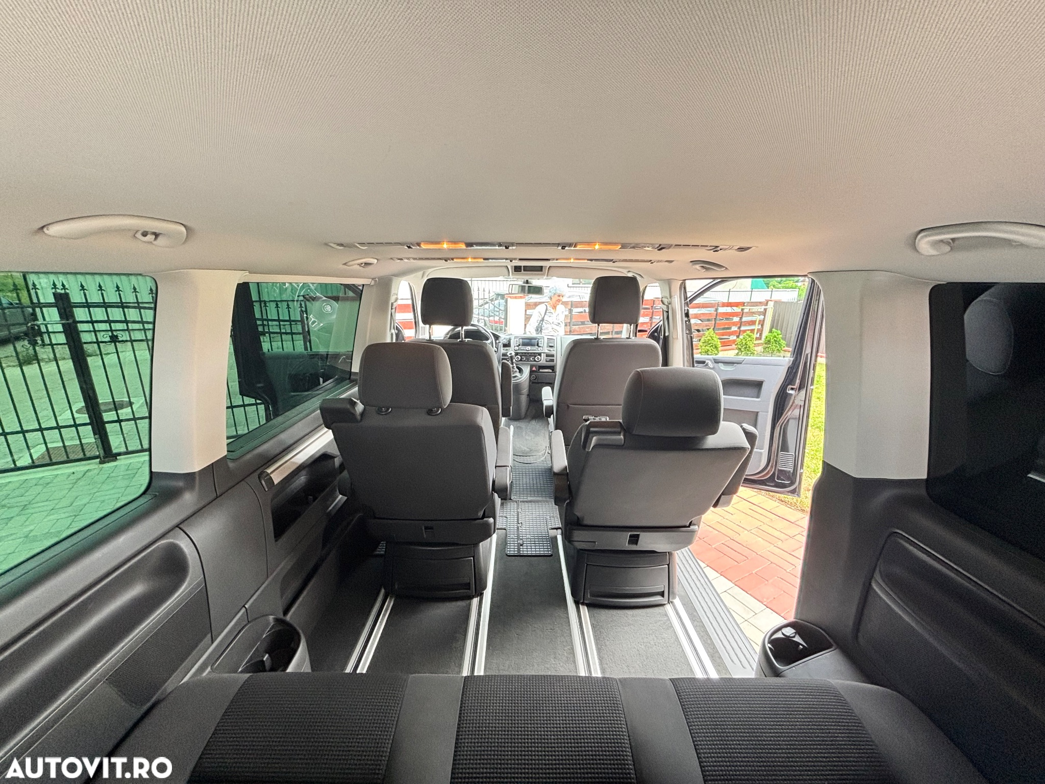 Volkswagen Multivan - 13