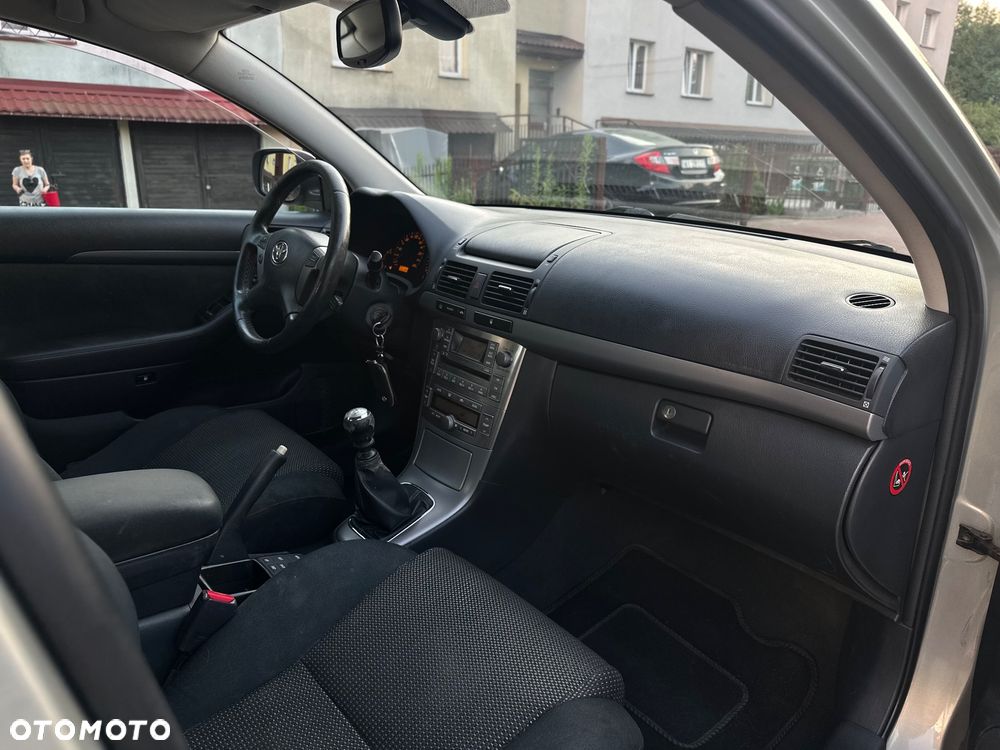 Toyota Avensis 2.2 D-4D Prestige - 15