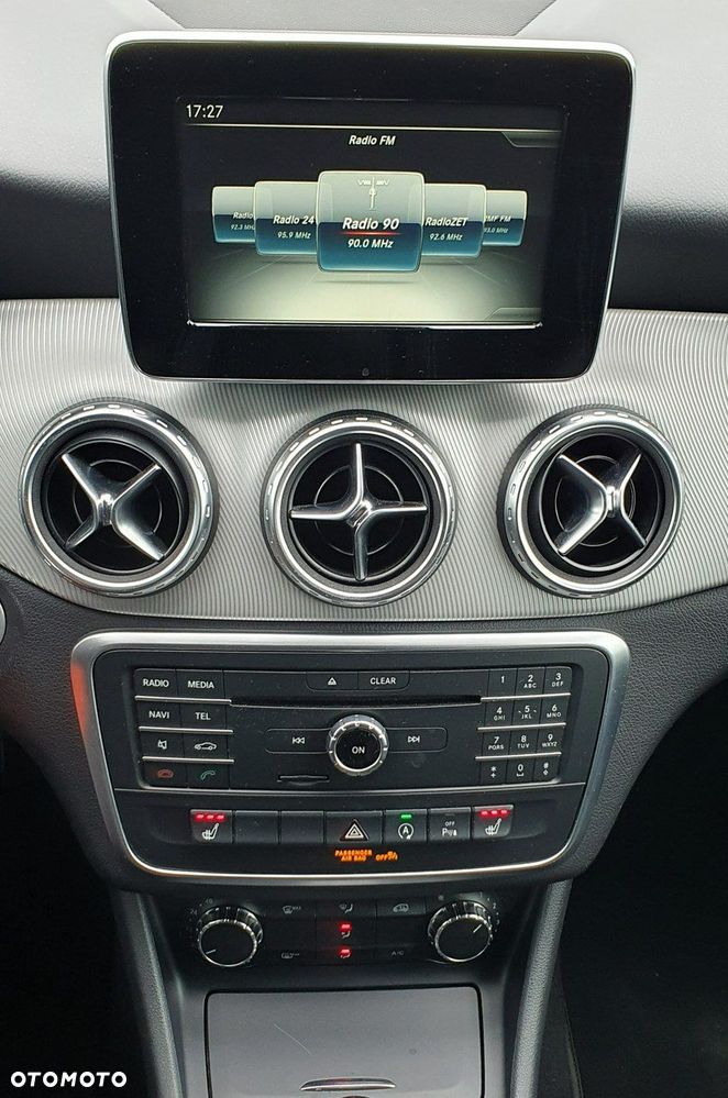 Mercedes-Benz GLA - 9