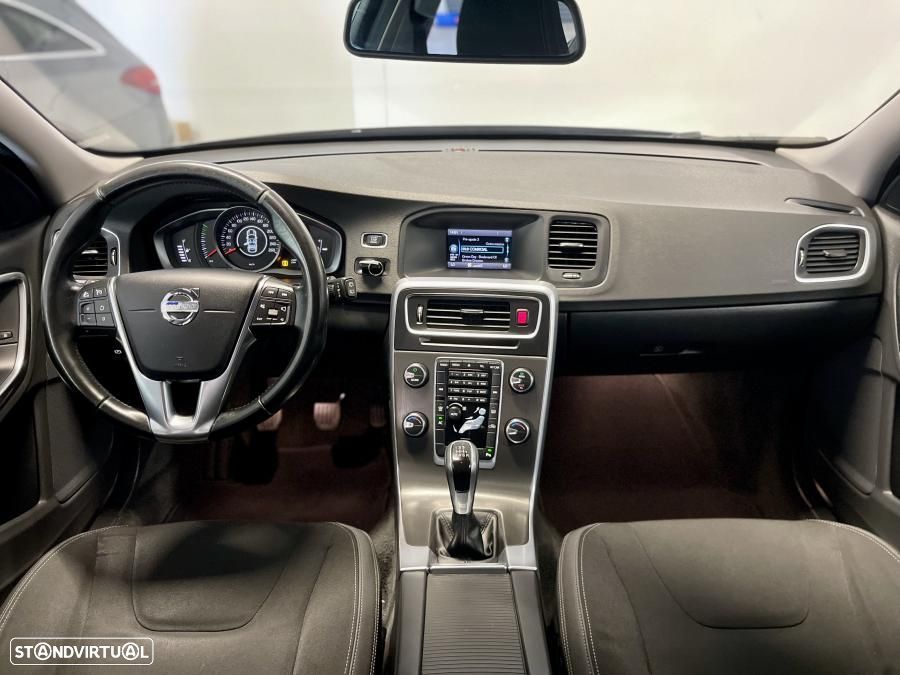 Volvo V60 2.0 D4 Momentum - 26
