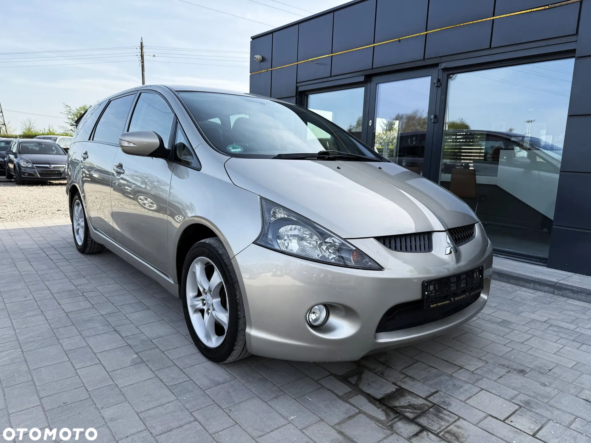 Mitsubishi Grandis 2.4 Intense - 1