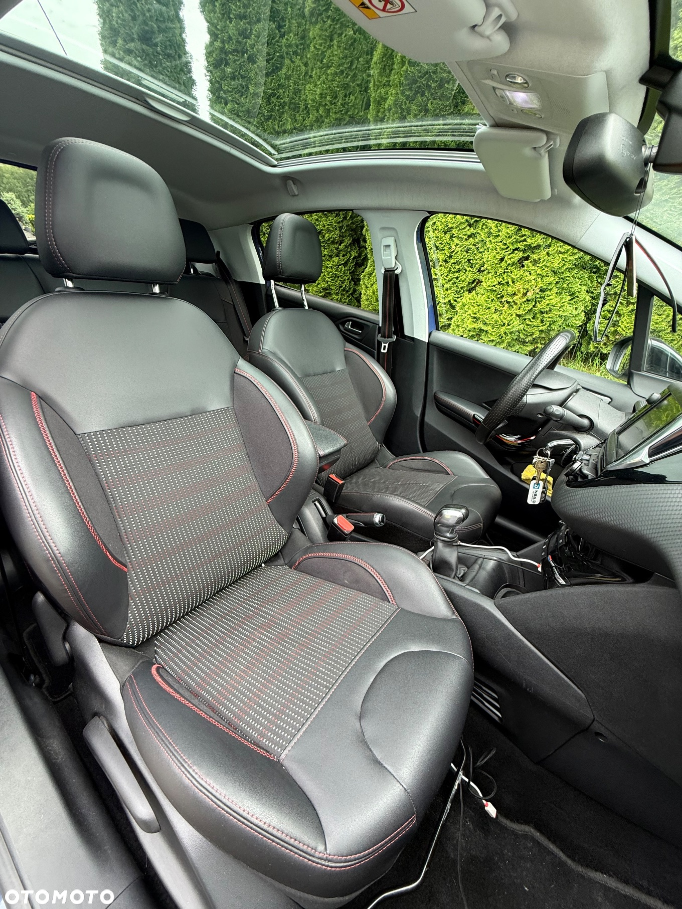 Peugeot 208 - 10