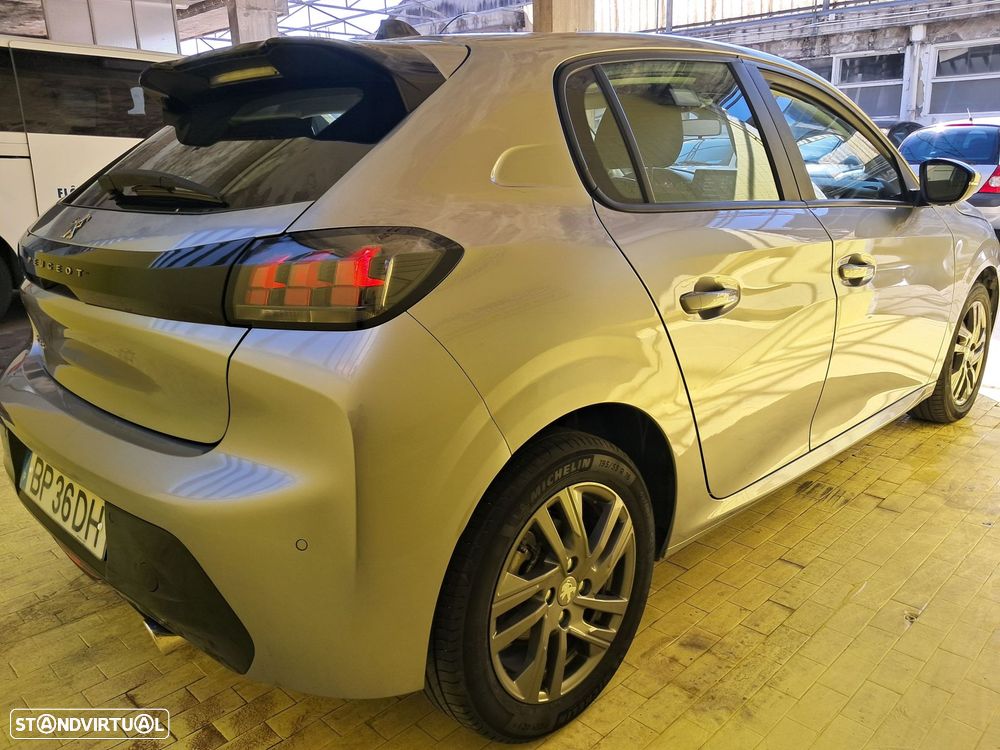 Peugeot 208 1.2 PureTech Allure EAT8 - 17