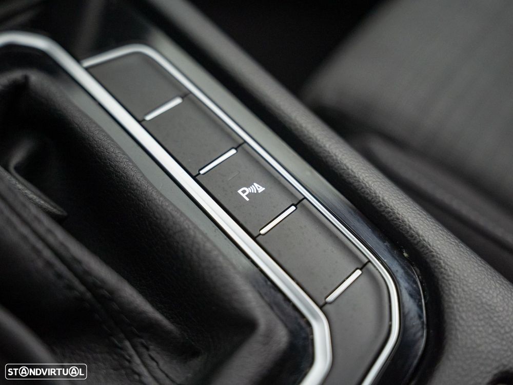 VW Passat Variant 2.0 TDI Business DSG - 26