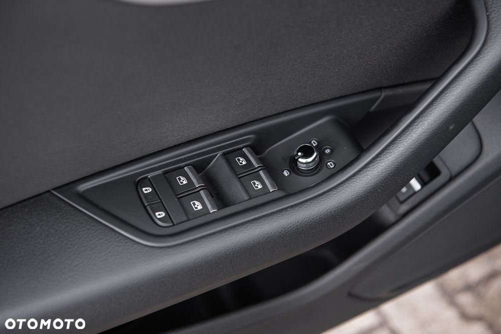 Audi A4 Limousine 35 TFSI mHEV S Line S tronic - 16