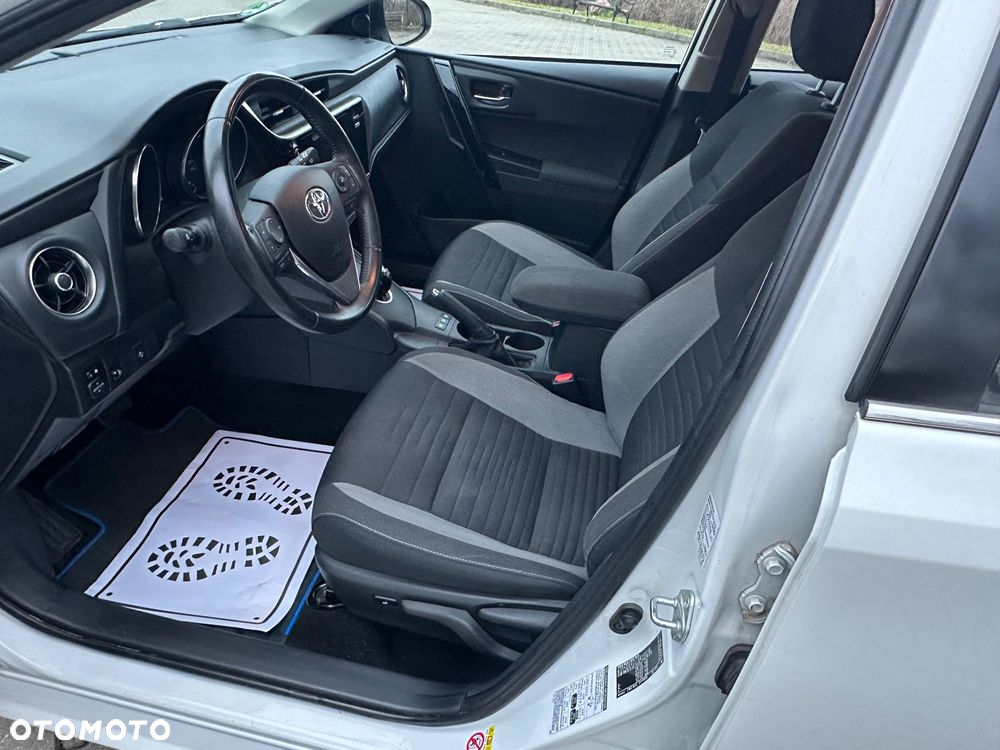 Toyota Auris 1.8 HSD Prestige - 29