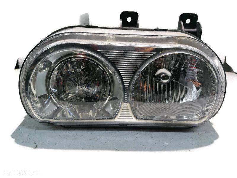 DODGE CHALLENGER 13r LAMPA PRAWY  PRZÓD PRZEDNIA - 1