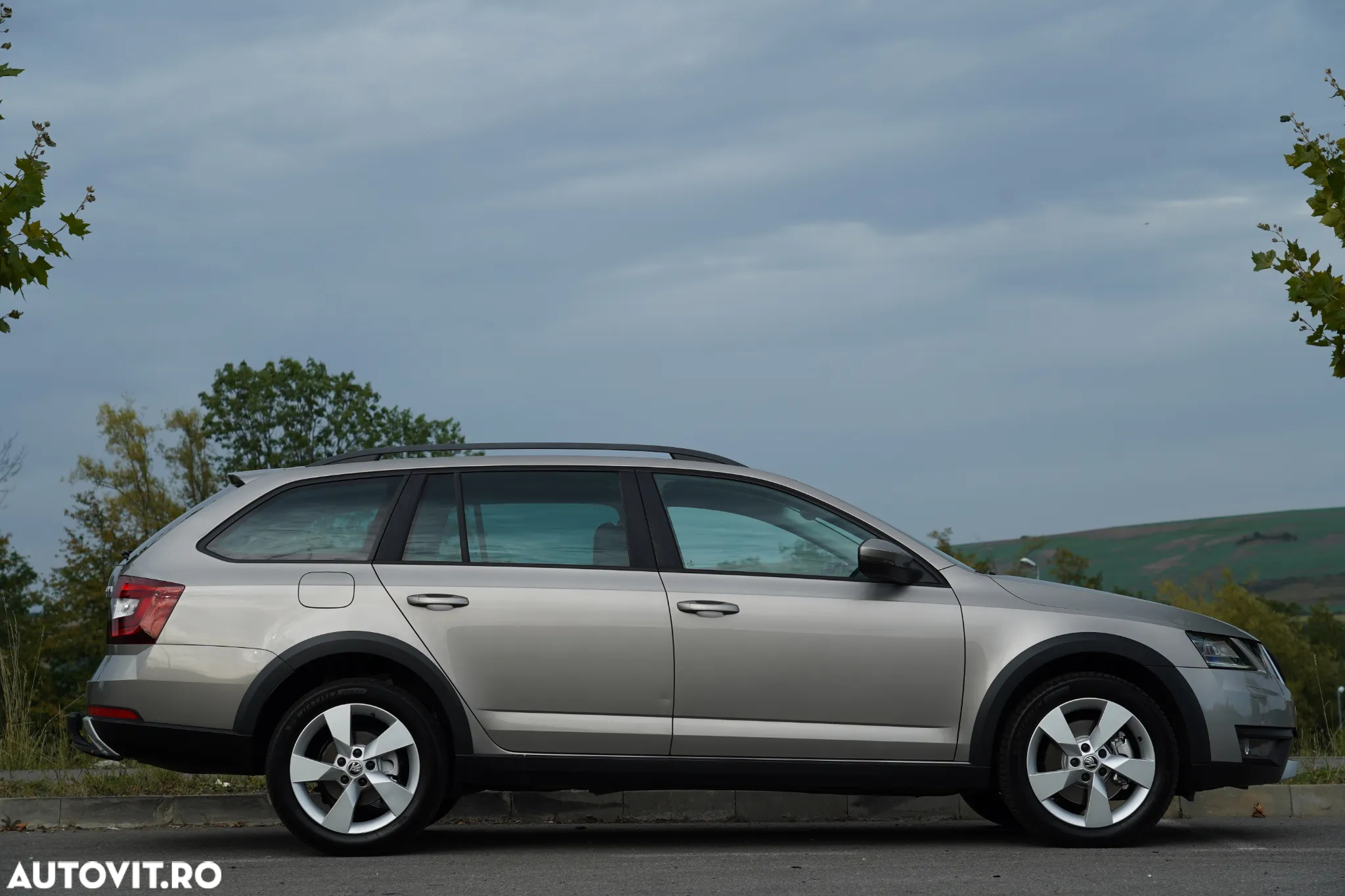 Skoda Octavia Combi 2.0 TDI 4x4 DSG Scout - 19
