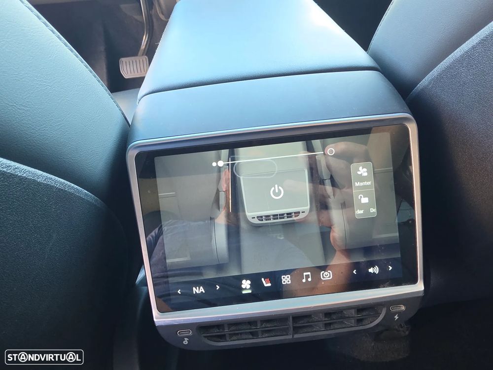 Tesla Model Y Long Range Dual Motor AWD - 28