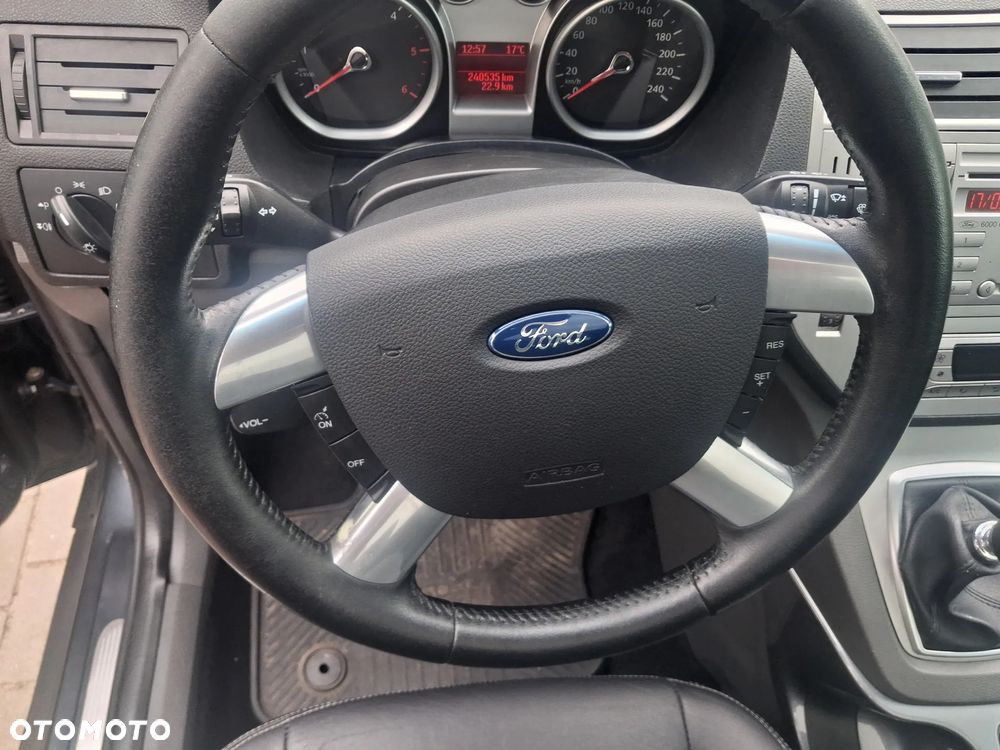 Ford Kuga 2.0 TDCi 2x4 Titanium - 25