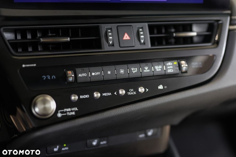 Lexus ES - 16