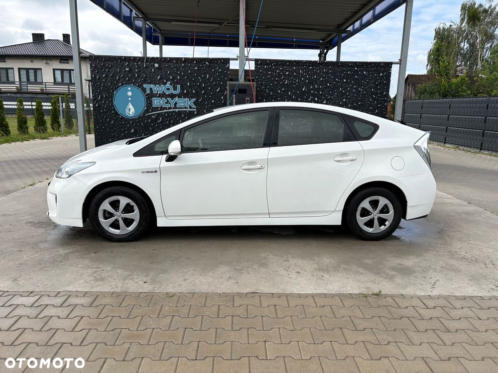 Toyota Prius (Hybrid) Sol - 3